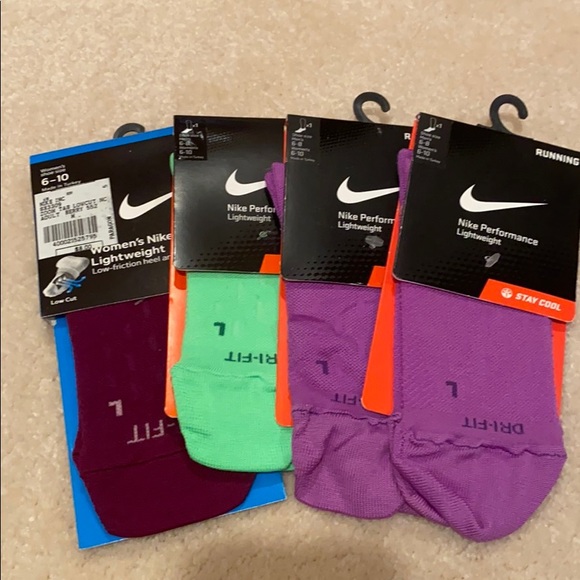 Nike Accessories - NWT set of 4 pairs Nike lightweight run socks